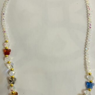 Collana artigianale multicolorata con perline a forma di farfalla